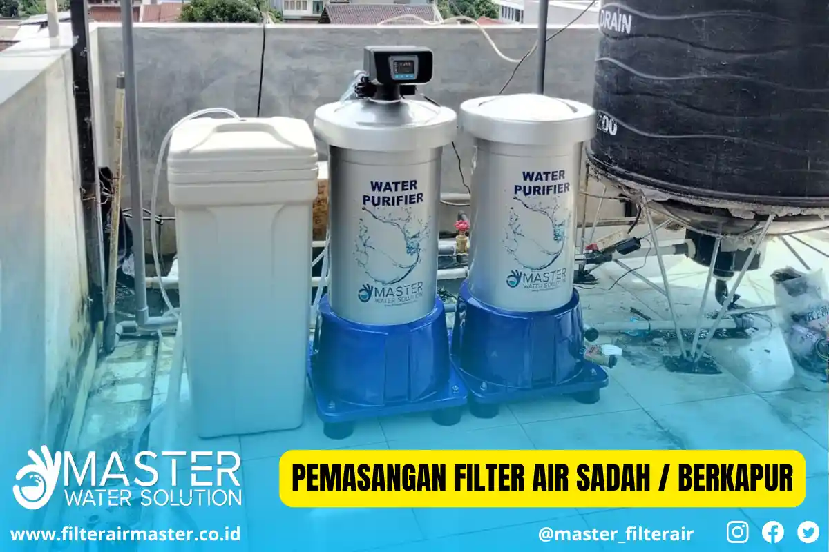 Proses pemasangan filter air sadah berkapur untuk rumah tangga